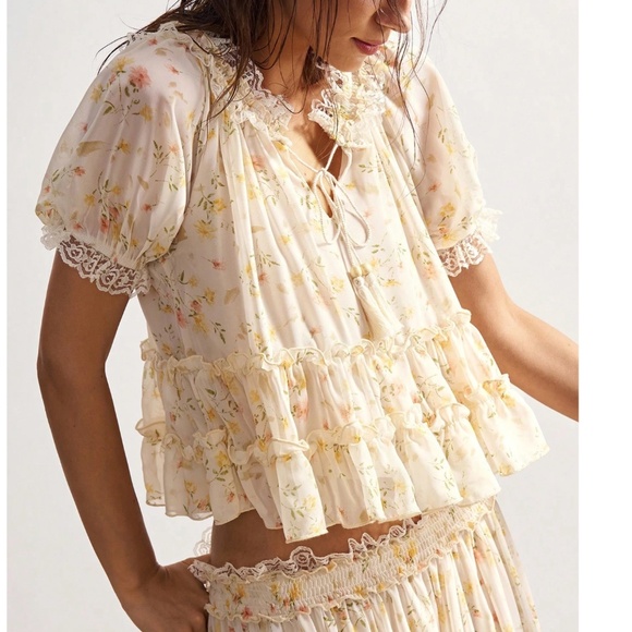 Boho Floral Print Notched Tie Neck Ruffle Hem Blouse - Picture 3 of 6